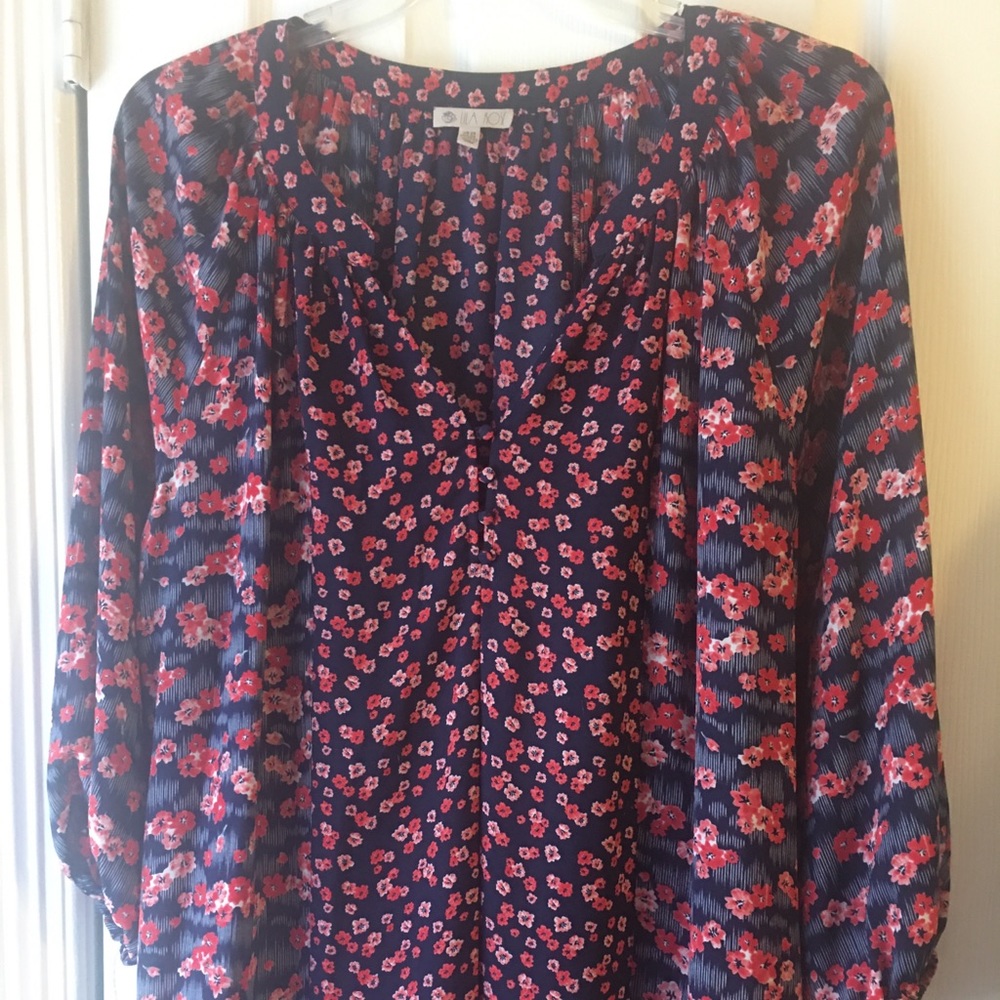 Lila Rose 2X V neck blue with red/pink floral print, 3/4 sleeves, button detail